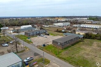 Building Photo - Welcome to Courtyard on Xavier