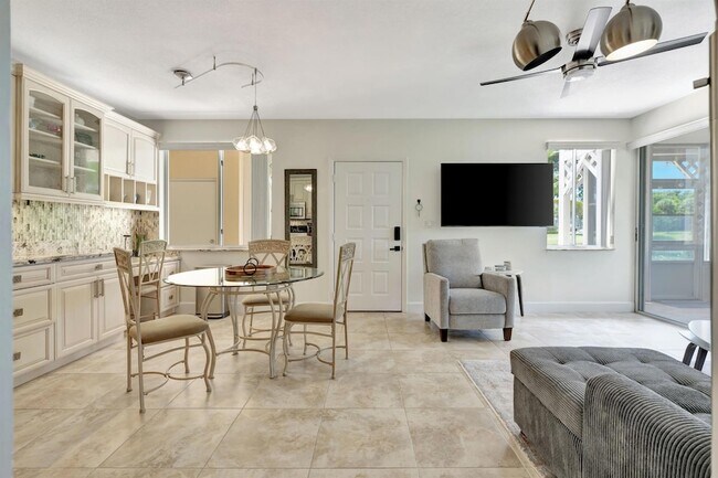 Building Photo - 353 S US Hwy 1