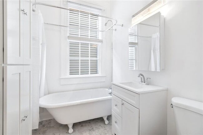 Building Photo - 1364 Constance St