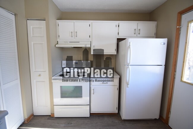 Building Photo - 47 Meadow Ct W