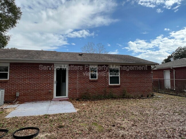 Building Photo - 3227 Fresno Ave