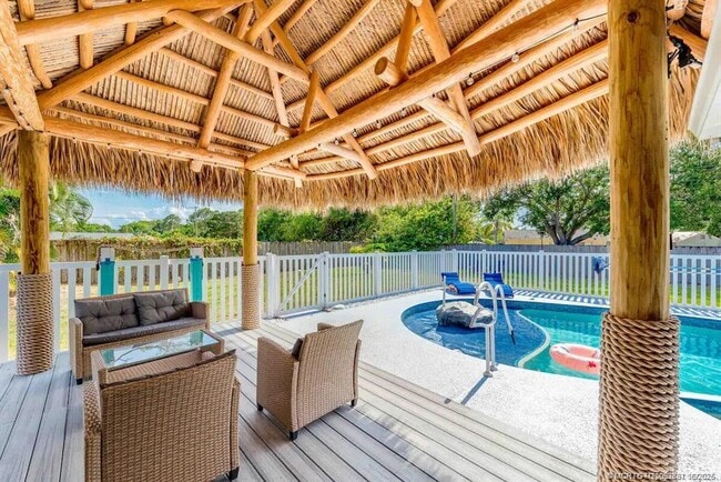 Building Photo - 2550 SE Calais St