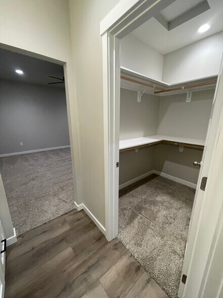 Building Photo - 6063 Murray Way NE
