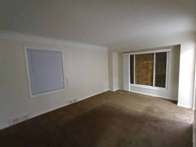 Building Photo - 3 bedroom, 1 bath, brick bungalow now available! $1,500