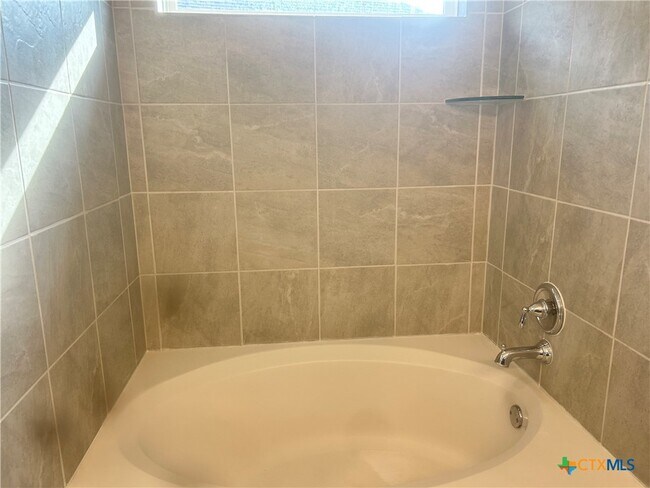 Building Photo - 631 Friar Tuck Dr