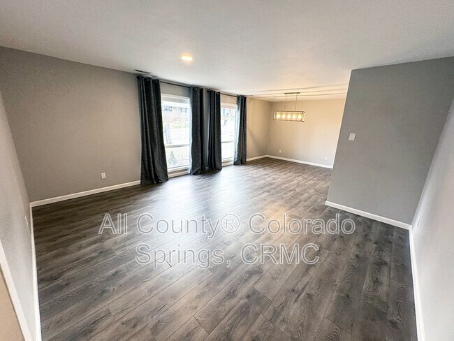 Building Photo - 460 Wintery Cir N