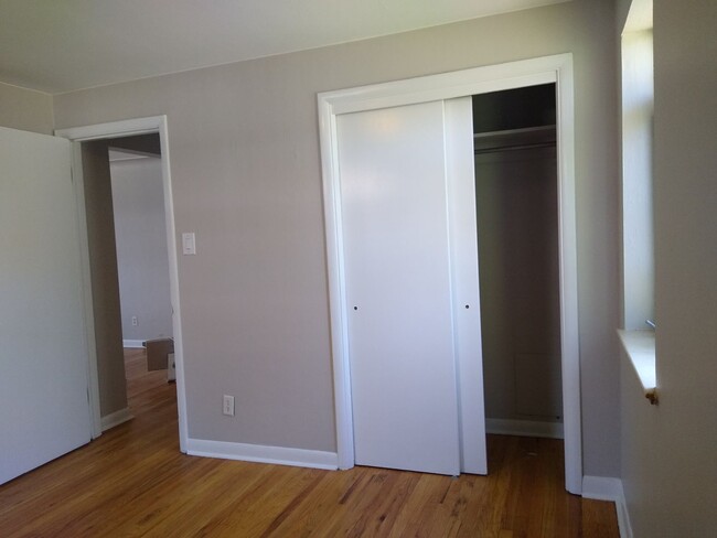 Building Photo - Park Hill 2 Bedroom 1 Bath Central Air! At...