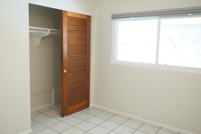 Building Photo - 10154 118th Ave