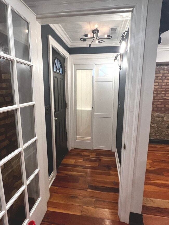 Building Photo - 2437 N Francisco Ave