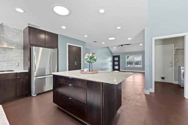 Building Photo - 3104 Candlelight Ct