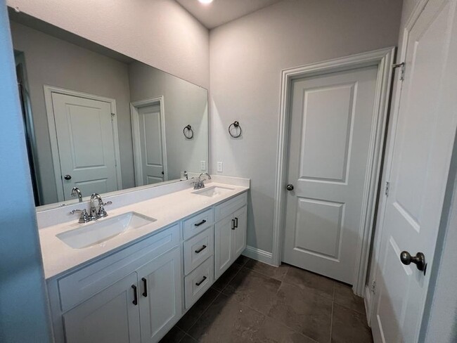 Building Photo - 609 Tartane Dr