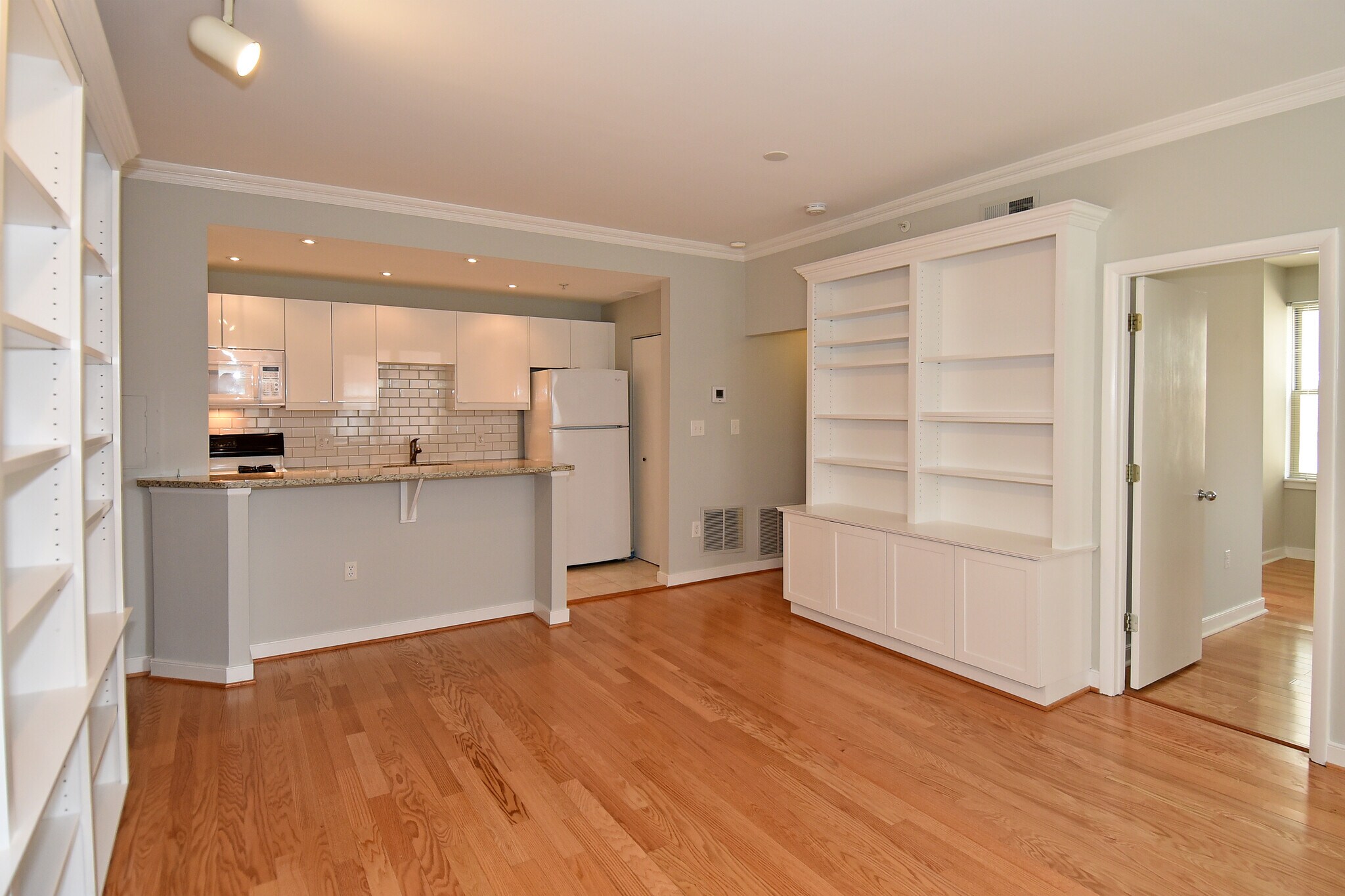 Breakfast bar and built in book case/storage/tv area - 1445 N St NW