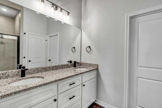 Building Photo - Available Now! 3 Bedroom 2 Bathroom in Sou...