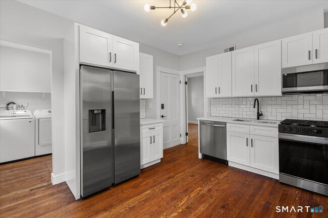 Building Photo - 36 Maple St