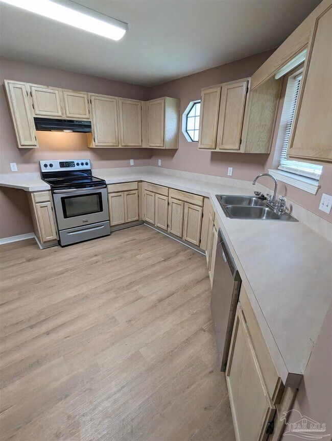 Building Photo - 7415 Lillie Ln