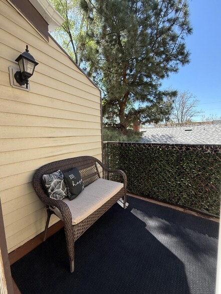 Balcony - 2107 G St