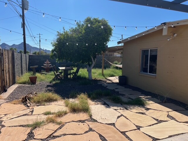 Building Photo - 402 E Las Palmaritas Dr