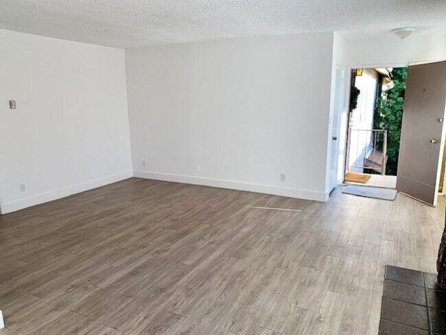 Building Photo - 156