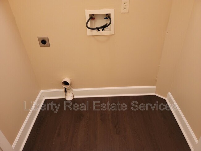Building Photo - 1113 Kelly Dr