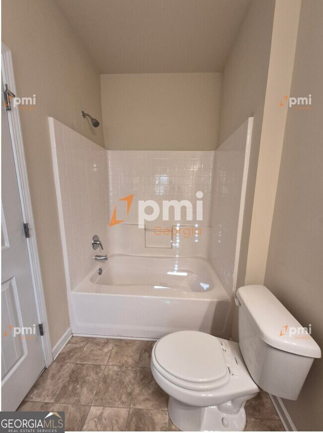 Building Photo - 2 Longleaf Cir
