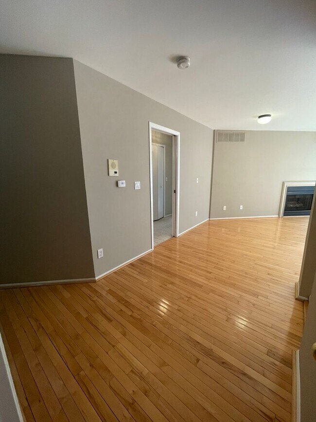 Building Photo - Three Bedroom Two Bath Condo near Arbor Hills