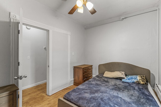 Building Photo - 921 20th Ave NE