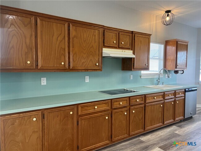 Building Photo - 5899 Denmans Loop