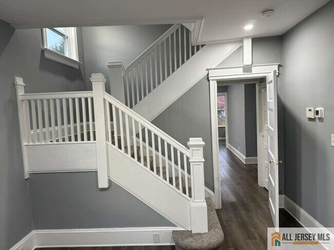 Building Photo - 107 Parkway Ave