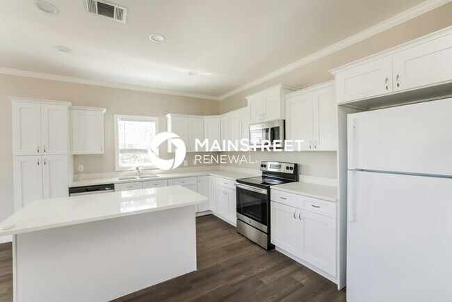Building Photo - 4 Bedroom Pet-Friendly Home in North Port, FL with Main Street Renewal