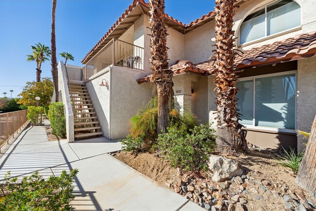 Building Photo - Casa de Oro 2 Bed/ 1.5 Bath Townhome with ...