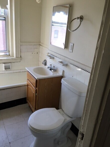 Building Photo - 100 Washington St