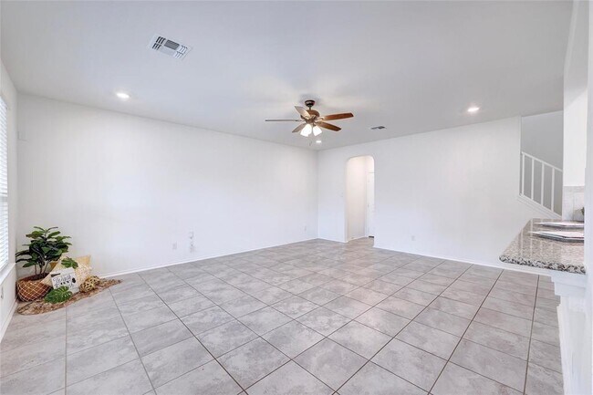 Building Photo - 1929 Stinnett Dr