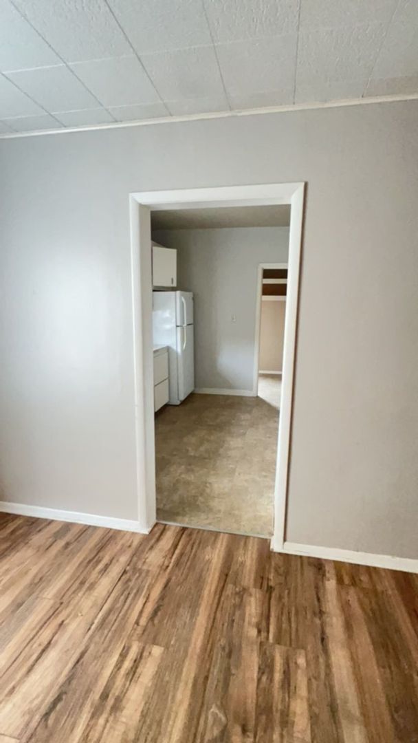 Building Photo - 2129