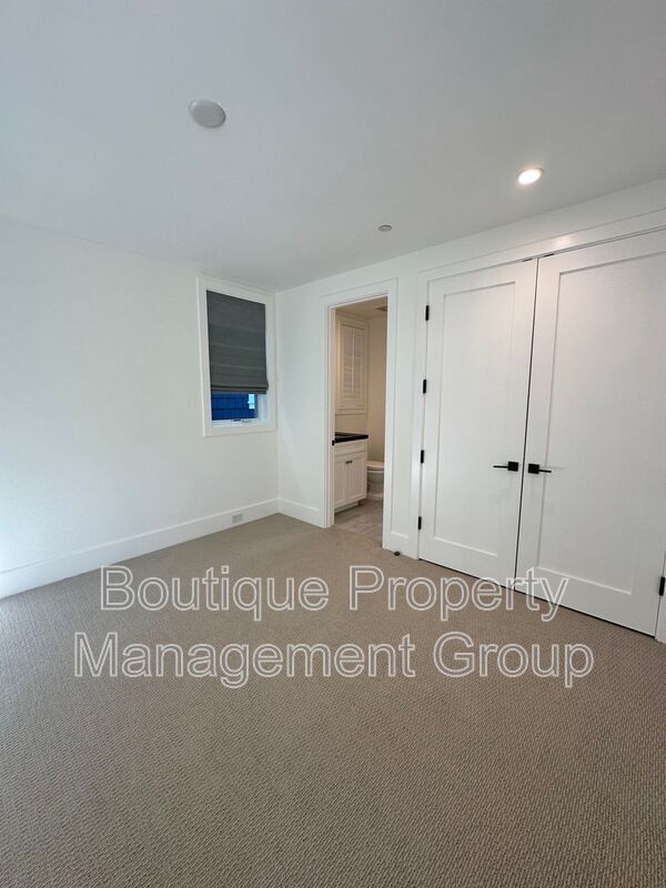 Building Photo - 514 Avocado Ave