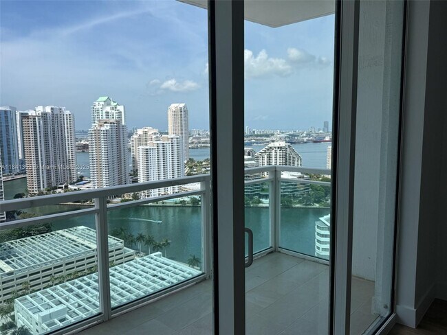Building Photo - 950 Brickell Bay Dr