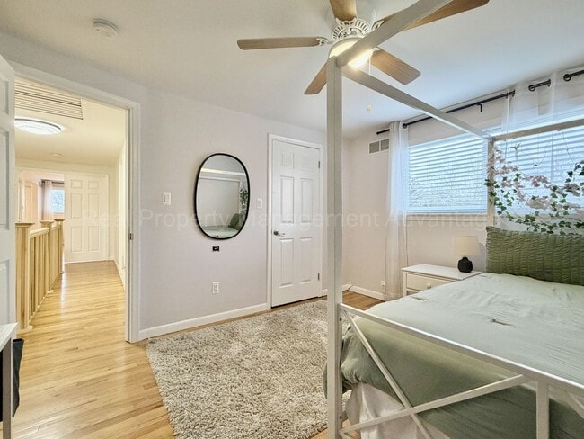 Building Photo - Spacious 4-Bedroom Minutes from Birmingham