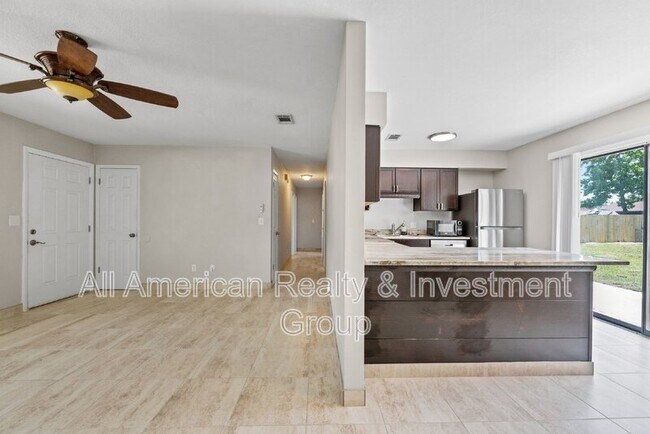 Building Photo - 834 Boulevard De L'Orleans
