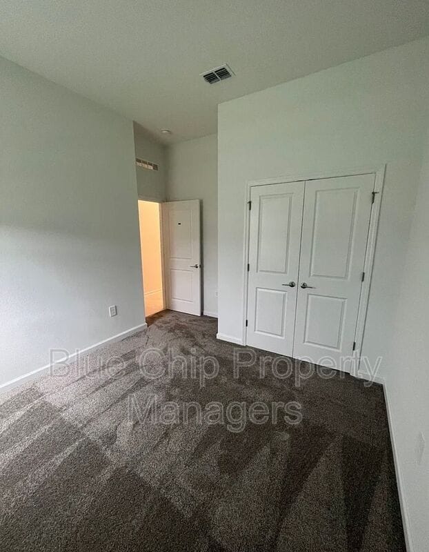 Building Photo - 3031 Country Side Dr