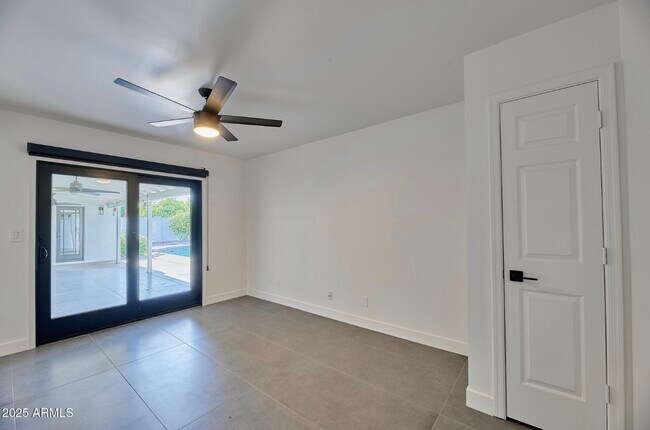 Building Photo - 5324 E Hillery Dr