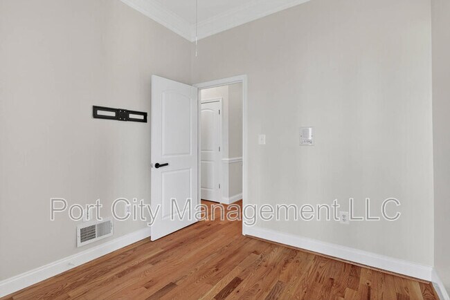 Building Photo - 1125 Race St