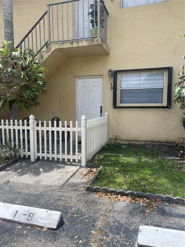 Building Photo - 15699 SW 73rd Cir Terrace