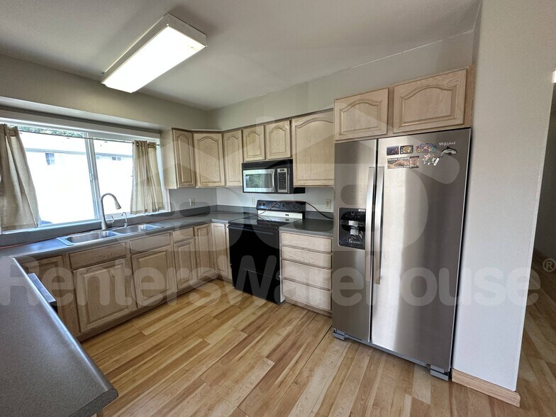 Building Photo - 3314 Holly Terrace S
