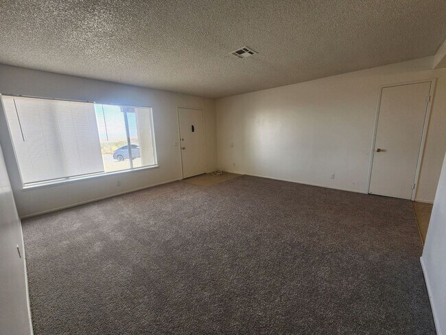 Building Photo - **Move In Speacial $100 Off 1st Month's Re...