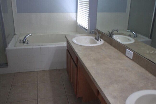 Building Photo - 3020 Eagle Crossing Dr