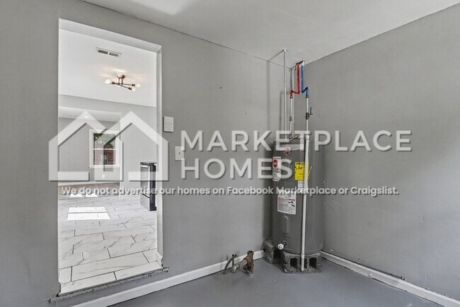 Building Photo - 14364 Lamphere