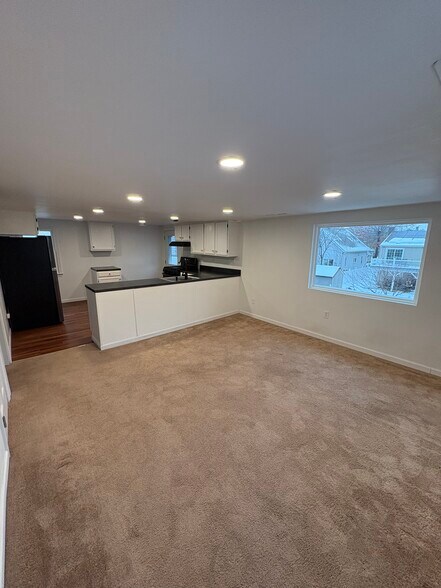 Living Room - 31 Merritt Ave 2nd Floor