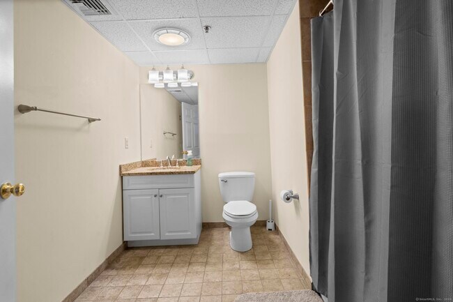 Building Photo - 145 Canal St E