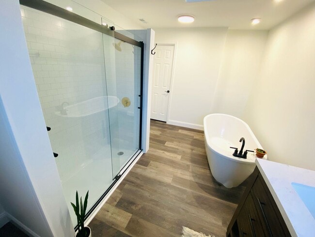 Building Photo - New Remodeled Downtown Home w/ detached carriage house, fenced back yard,