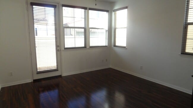 Building Photo - 3BR 2.5 BA 2 Story Home with 2 Car Garage