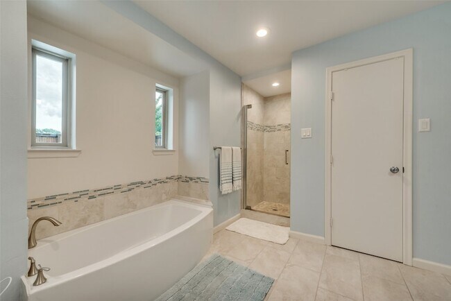 Building Photo - 6931 Echo Bluff Dr